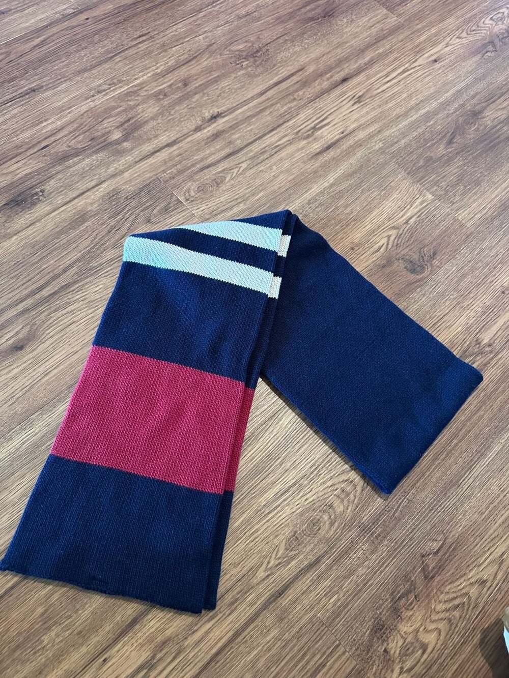 Ribbed Color Block Scarf in Navy/Red — ,